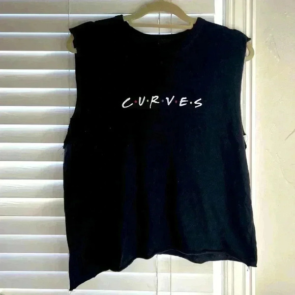 Tops - Curves shirt cutoff sleeves asymmetric Friends font